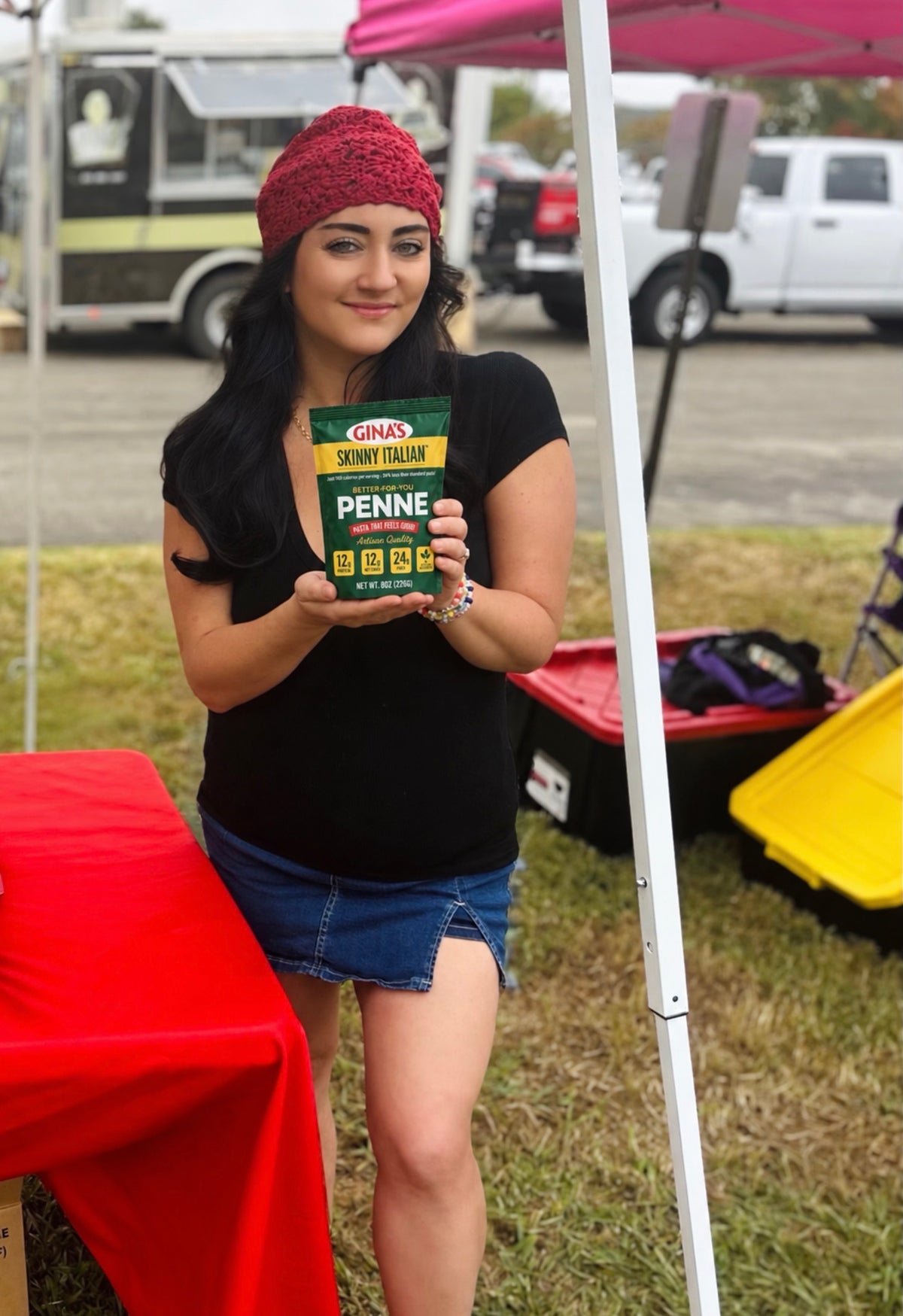 Gina holding a bag of Gina’s Skinny Italian penne at a farmers market